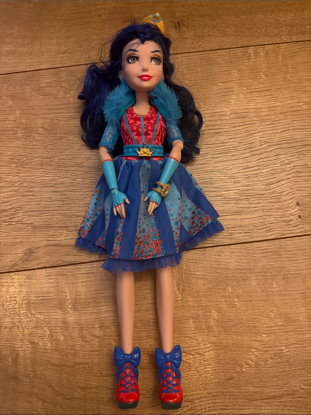 Disney Descendants “Evie” Blue & Red Fashion Doll with Crowned Waist Accent
